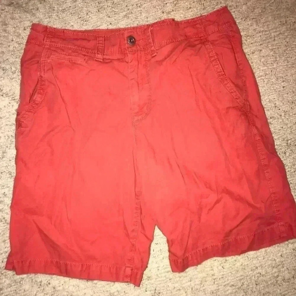 AMERICAN EAGLE RED SHORTS SIZE 33 - Picture 1 of 7